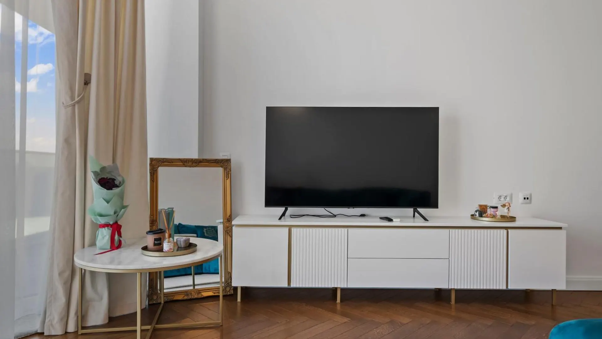 Luxury Living In Floreasca - Amazing City Views Bucharest Apartment