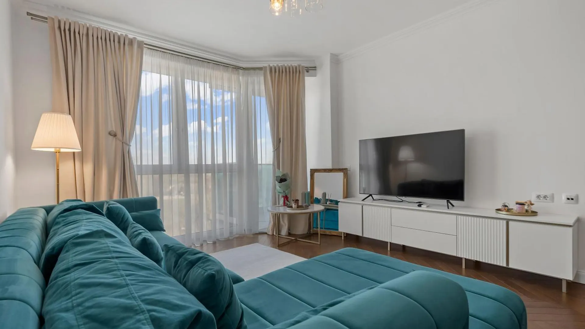 Luxury Living In Floreasca - Amazing City Views Bucharest Romania